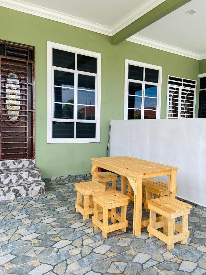 De Jara Guesthouse Dungun For Malay Exterior photo